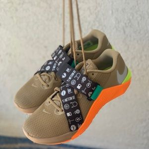 Nike METCON 5 UT BEECHTREE/PLATINUM/BROWN